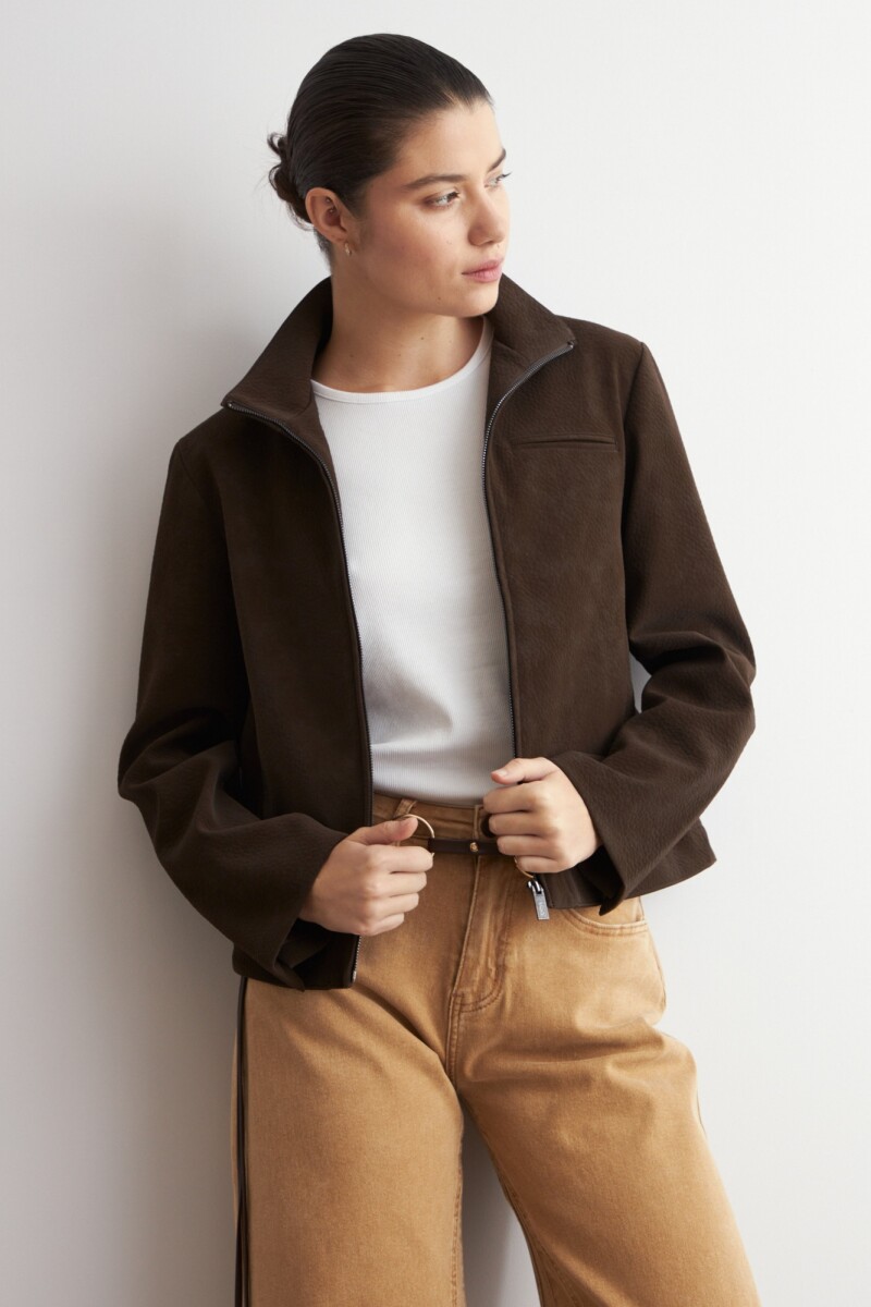 Chaqueta eco cuero con cierre chocolate
