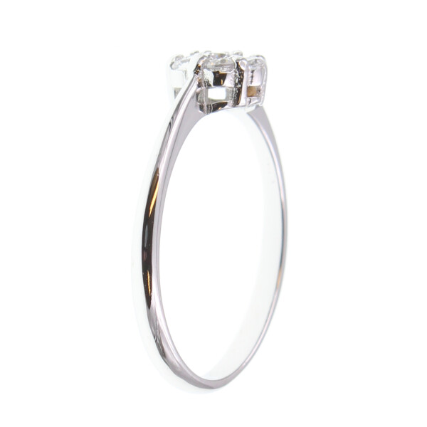 Anillo Corina en oro blanco 18k con circonias Anillo Corina en oro blanco 18k con circonias