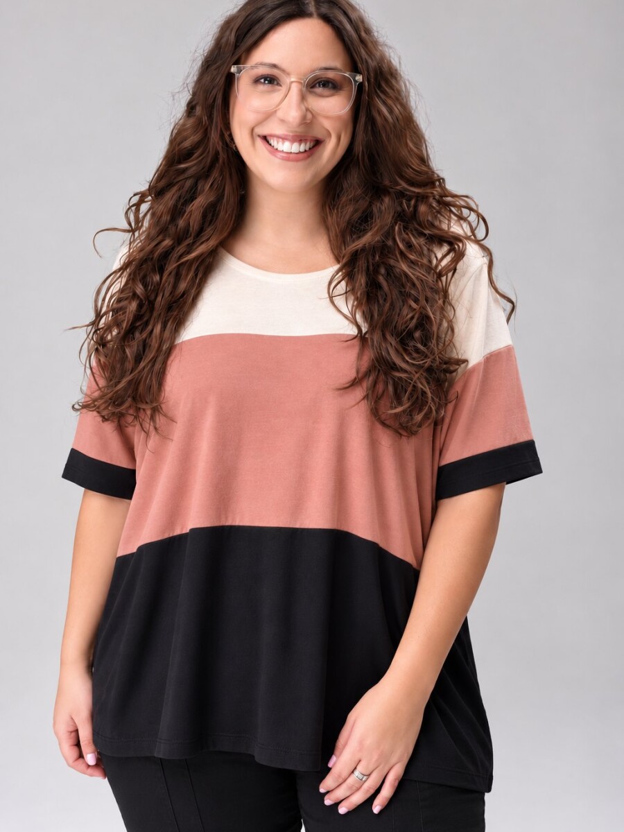 Remera Reina Crudo/rosa/negro