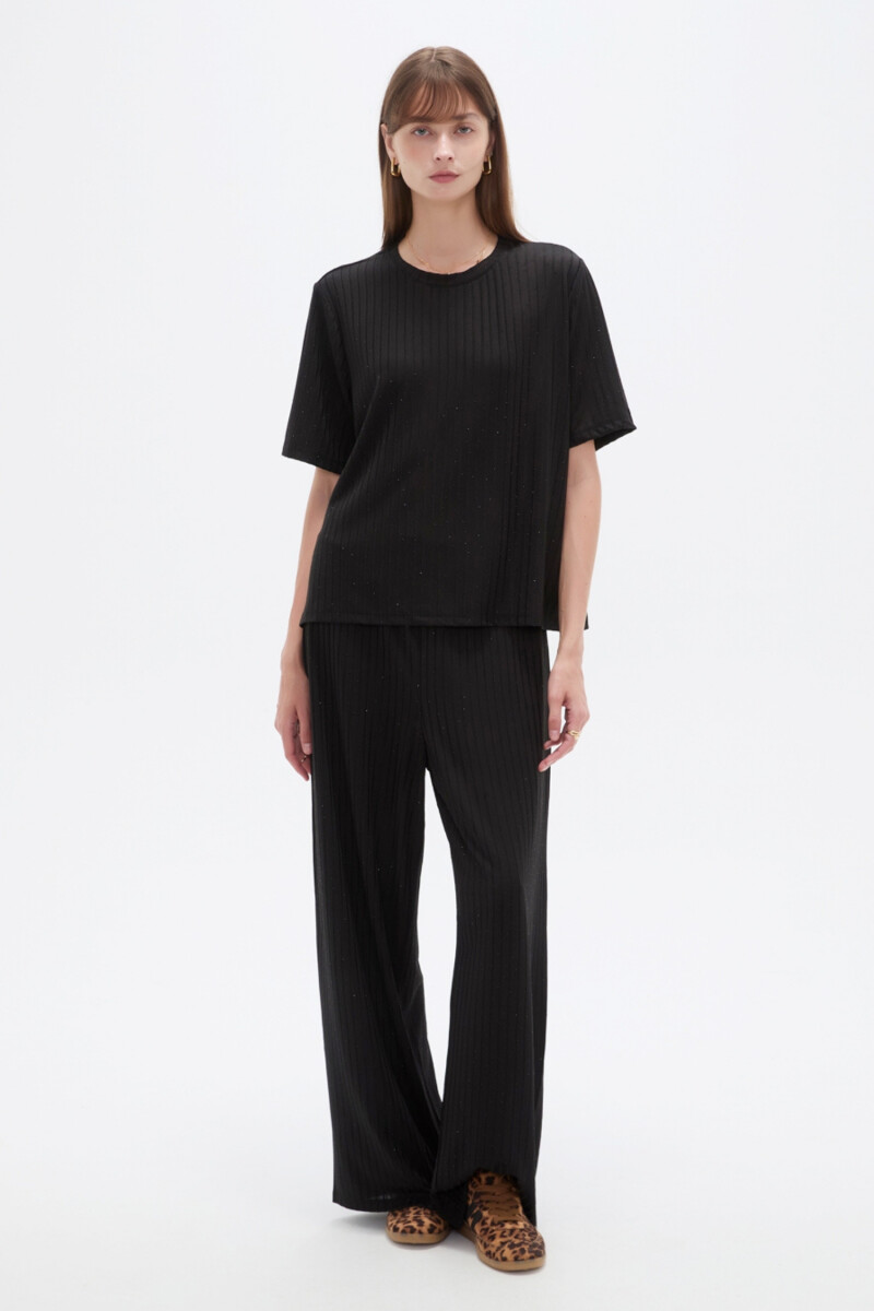 Remera Visinas - Negro 