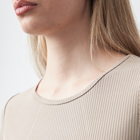 REMERA MIYASAKI Tostado