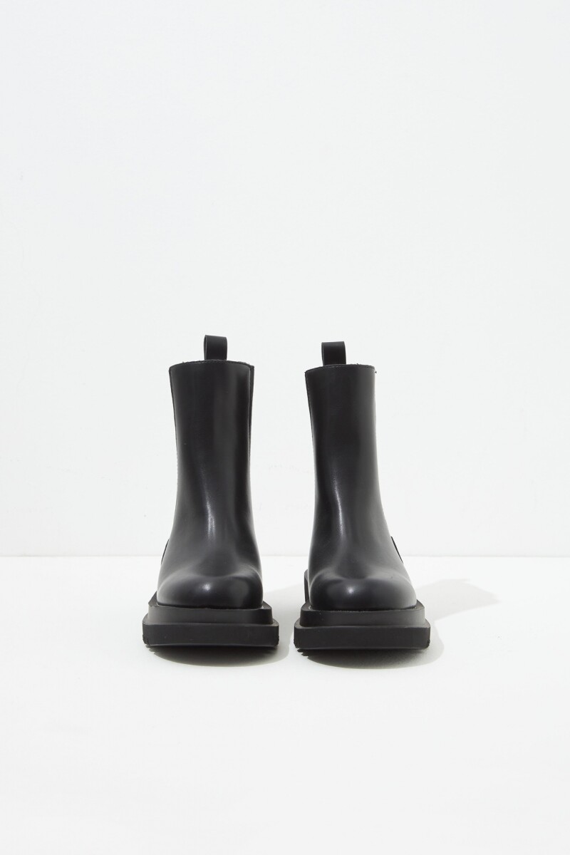 Bota con elástico negro