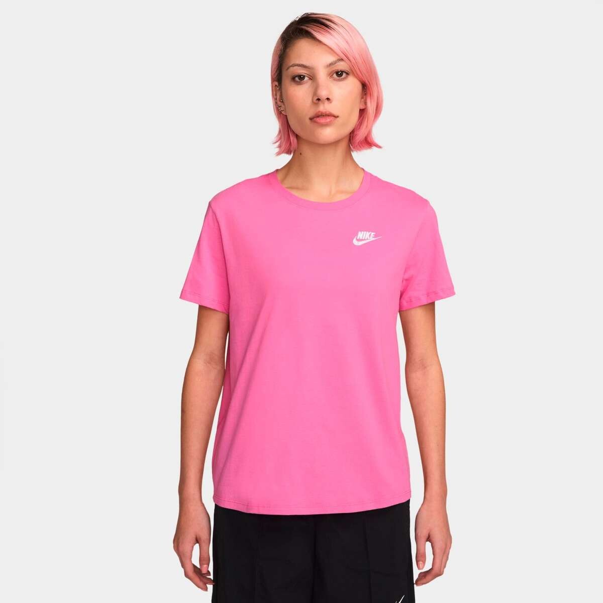 Remera Nike Sportswear Club Essentials Wo de Mujer - Rosado 