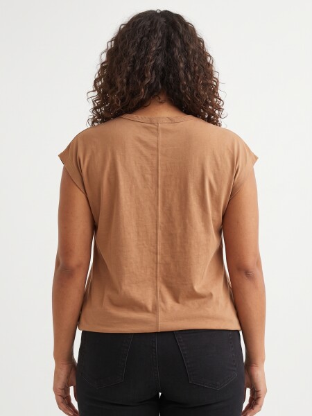 REMERA NURIA TOSTADO.