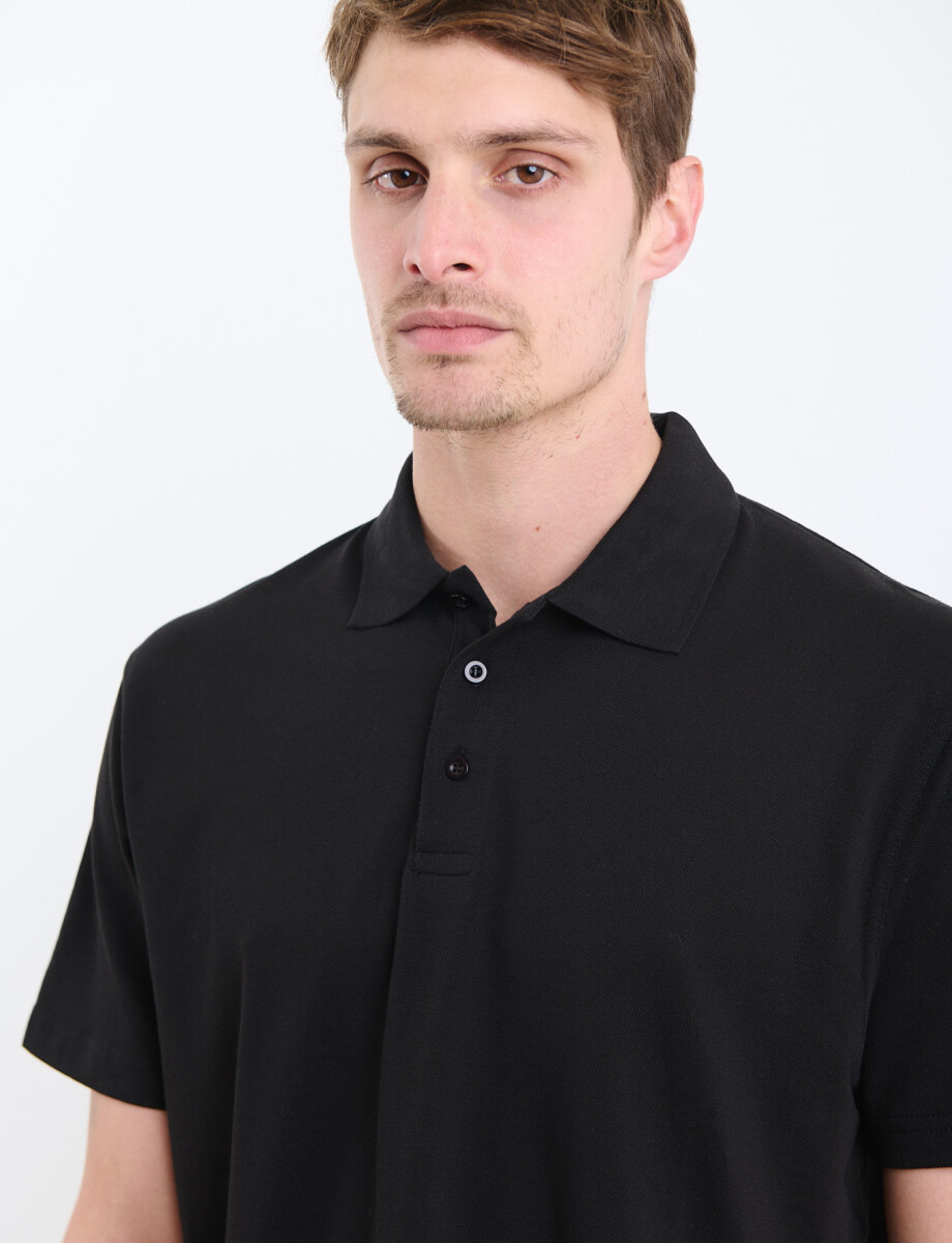 520857 REMERA FERAUD Negro