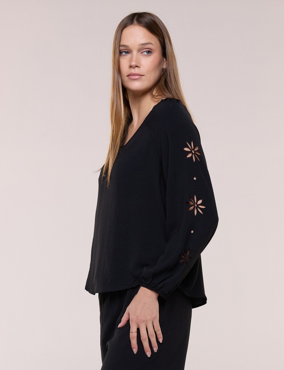 Blusa Con Calado Lateral Floral - Negro 