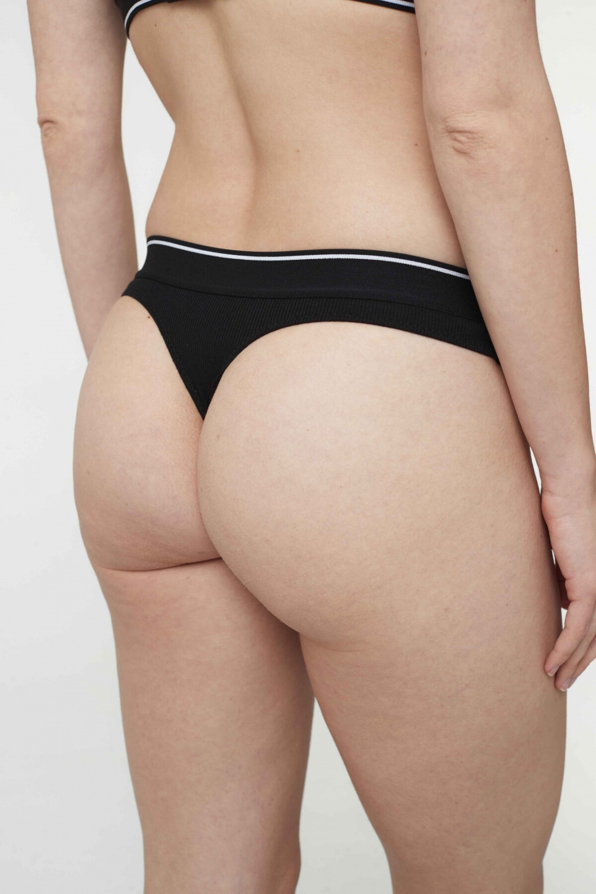 Colaless Carola Negro