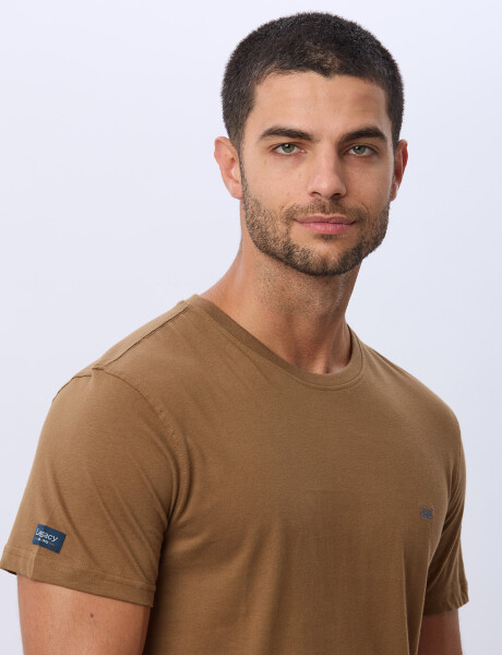 REMERA BÁSICA DE ALGODÓN Mostaza