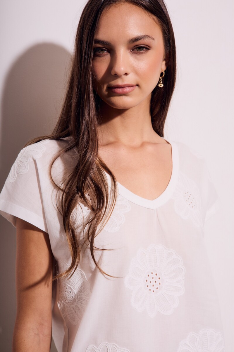 Remera Bordada Alodón Flame Nácar
