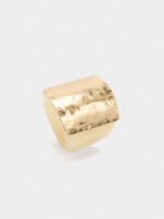 Anillo De Resina Con Detalle Metálico beige