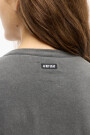 REMERA FITTED Gris