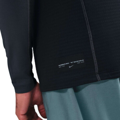 Remera Nike Tech de Hombre Negro