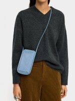 Bolsa Para Móvil Con Detalles De Piel azul