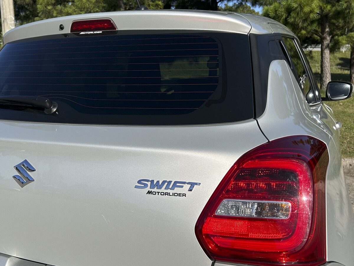 Suzuki Swift GL 2021 EXCELENTE ESTADO! | Permuta / Financia Suzuki Swift GL 2021 EXCELENTE ESTADO! | Permuta / Financia