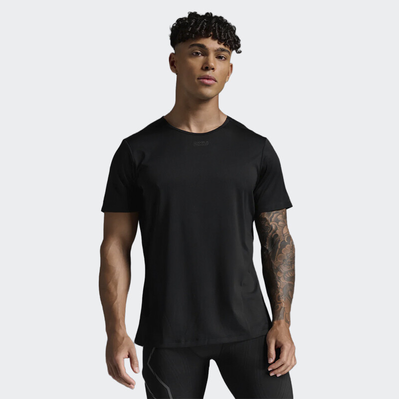 Remera 2XU Light Speed Tech Negro