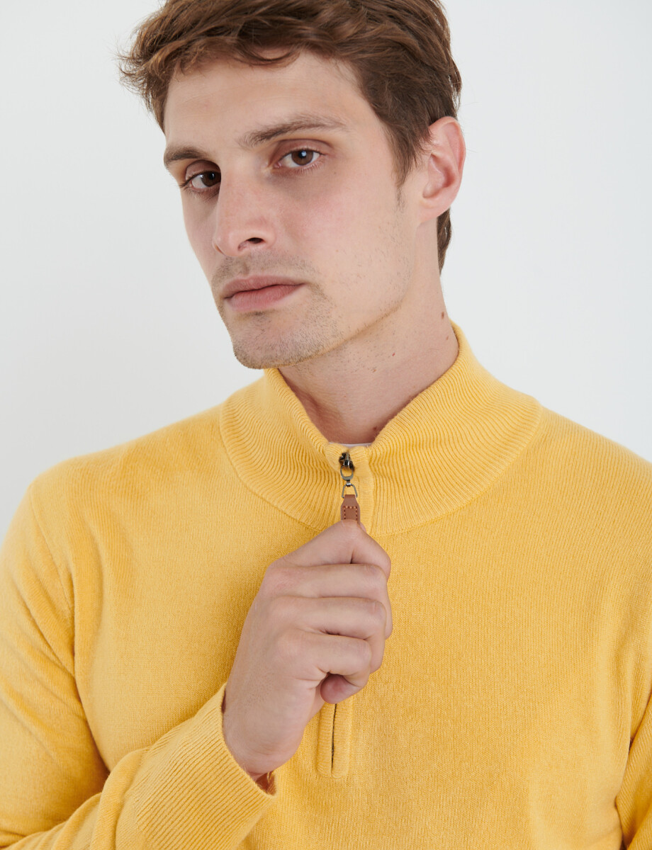 470415 REMERA HARRINGTON LABEL Amarillo
