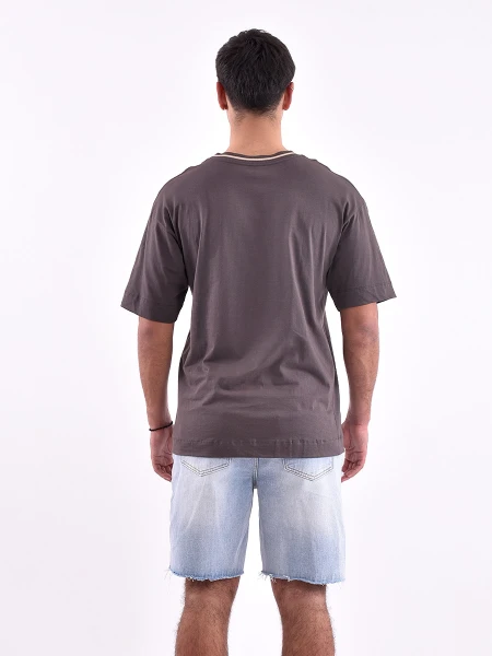 REMERA NEIGHBOUR GRIS OSCURO