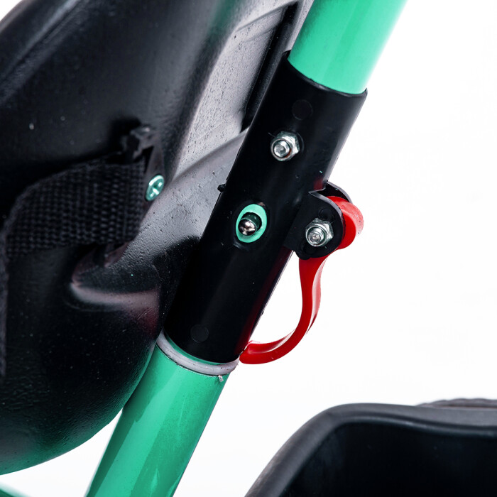 (1701) Triciclo con Manija Verde