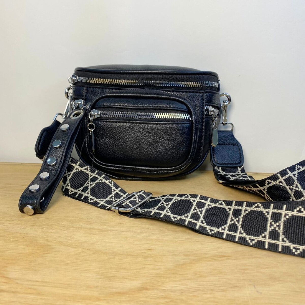 Riñonera Cuerina Rocker Wanna - Negro 