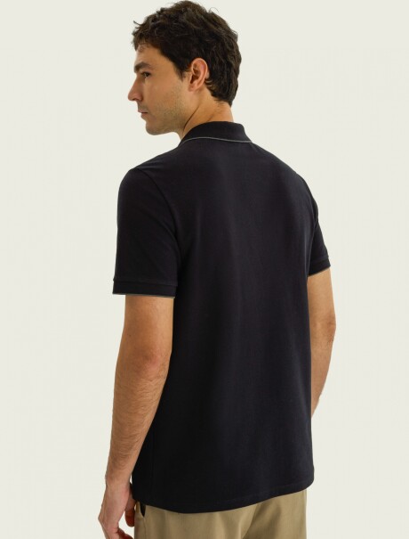 CAMISA DE CUELLO CON BORDADO NEGRO