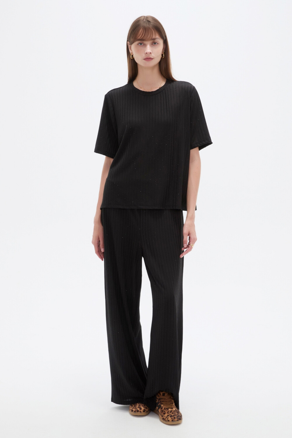Remera Visinas Negro