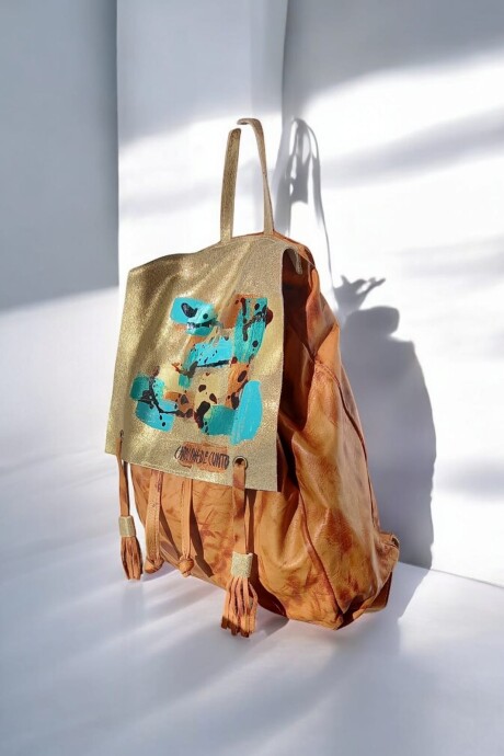 Mochila De Cuero Modelo BRISA Línea Ottenta Terra Con Arte Turquesa Mochila De Cuero Modelo BRISA Línea Ottenta Terra Con Arte Turquesa