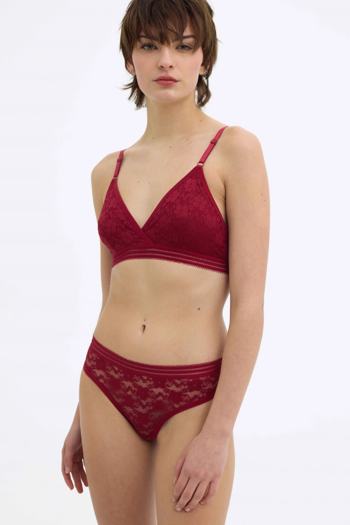 Colaless Evelia Rojo