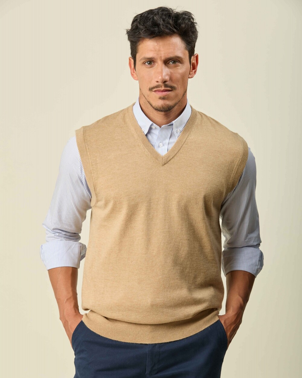 Chaleco Lambswool Escote V Beige