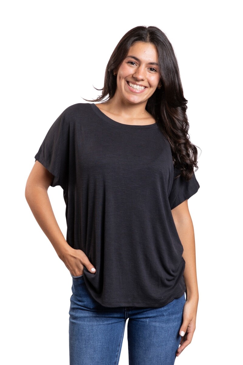 CHERRY REMERA - BLACK 