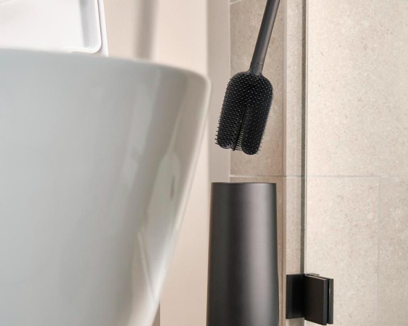 Escobilla de Inodoro Flex™ 360 – Negro con Soporte Joseph Joseph Escobilla de Inodoro Flex™ 360 – Negro con Soporte Joseph Joseph