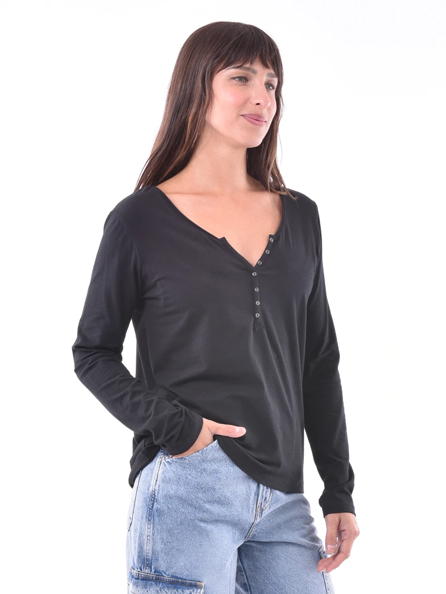 REMERA LORA - NEGRO 
