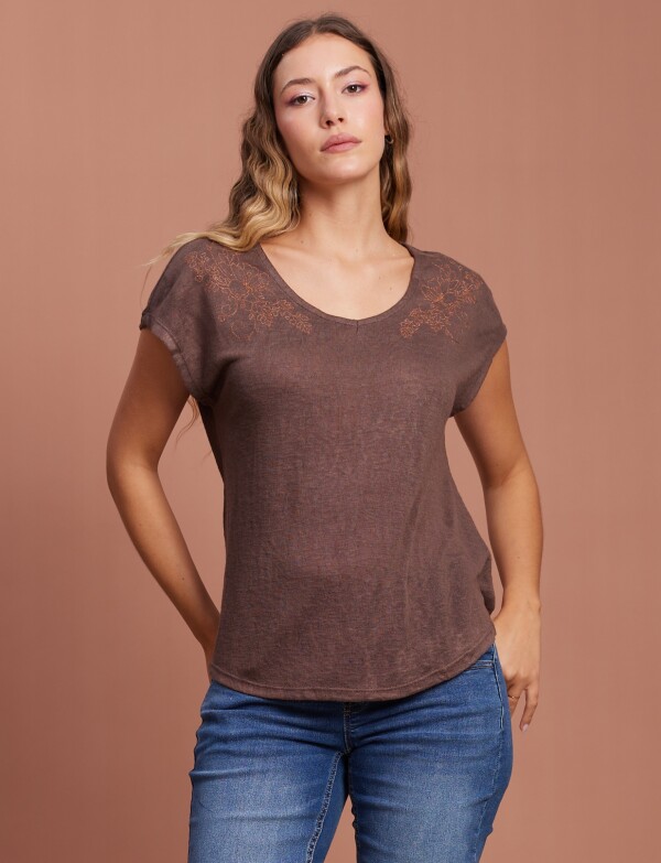 Remera Bordado MARRON