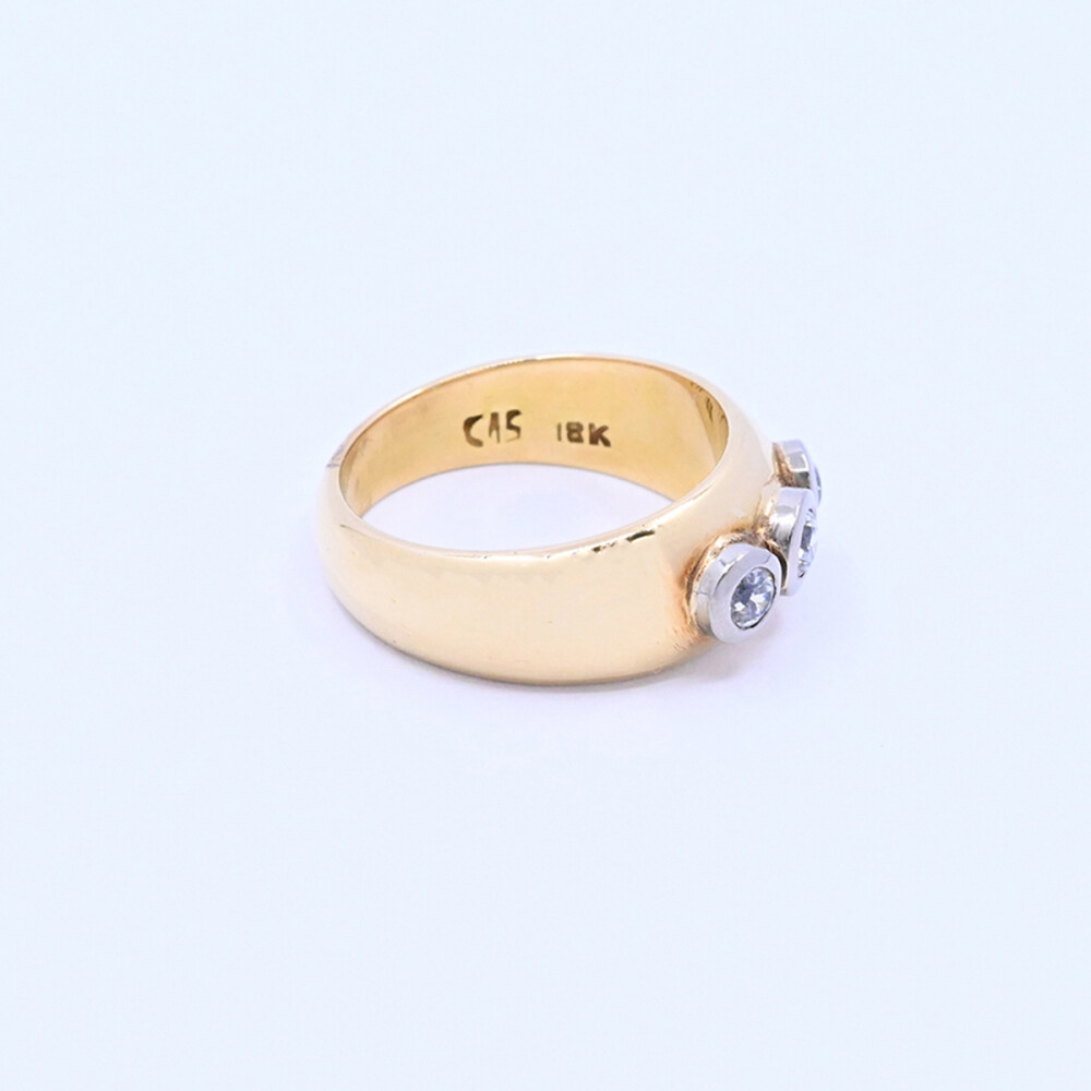 Anillo oro 18k con zirconias. Anillo oro 18k con zirconias.