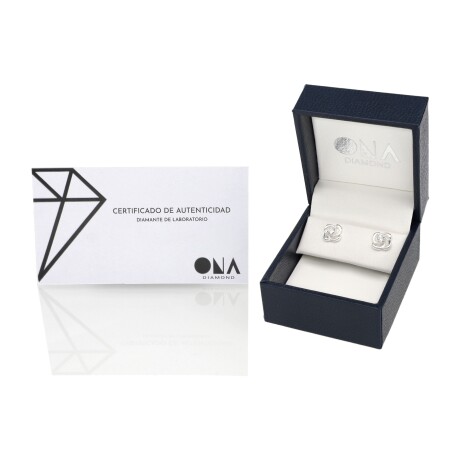 Par de tornillos en plata 925 con diamante de 0.20 cts. Par de tornillos en plata 925 con diamante de 0.20 cts.