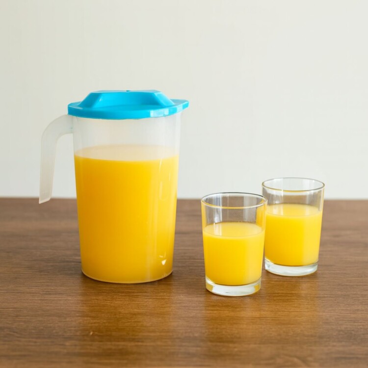 JARRA JUGO PLASTICA 1,8 LITROS CON TAPA JARRA JUGO PLASTICA 1,8 LITROS CON TAPA