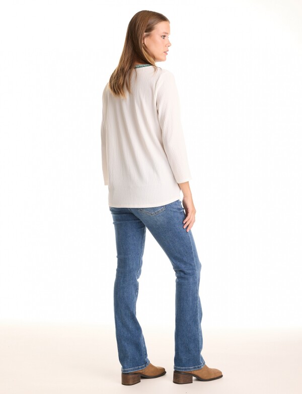 Blusa Bordadas & Textura Crepé CRUDO