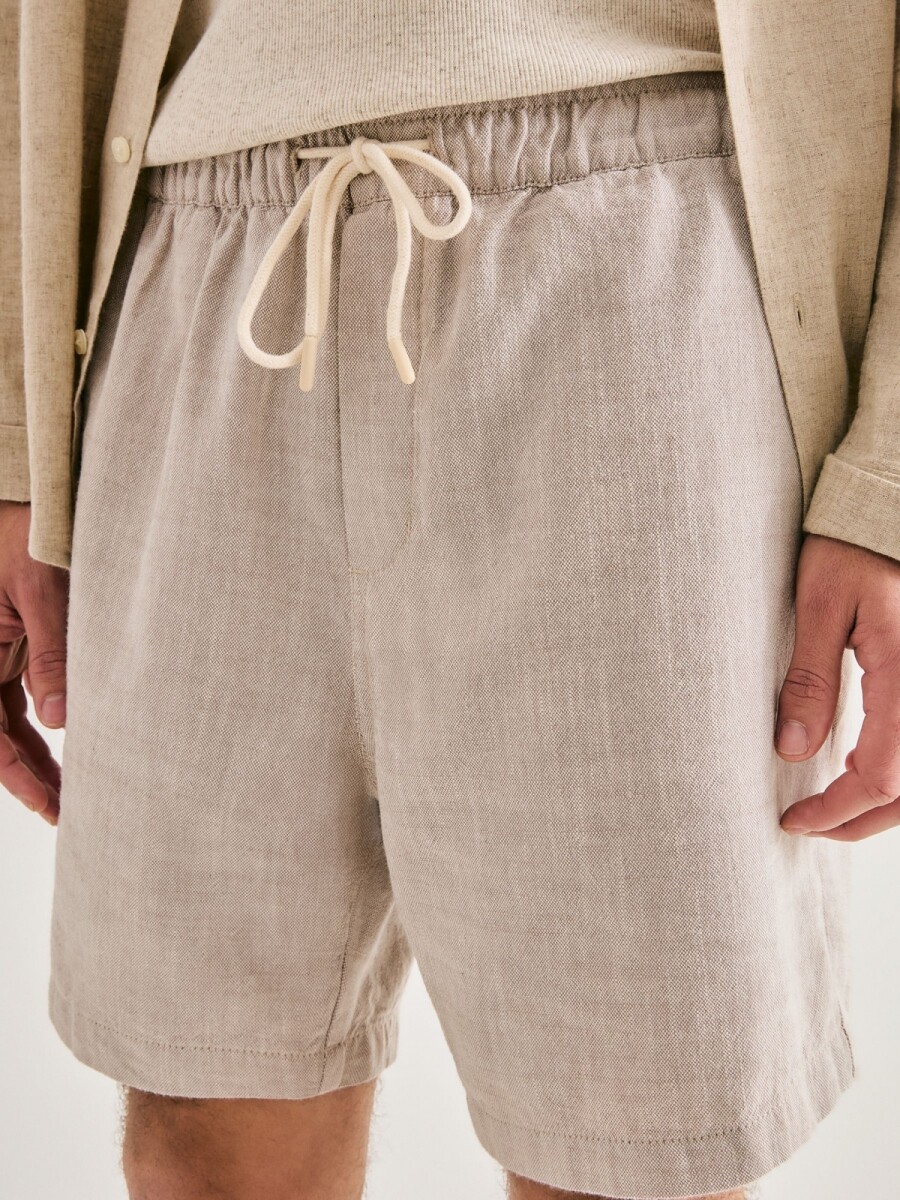 BERMUDA CON TELA TEXTURIZADA - BEIGE 