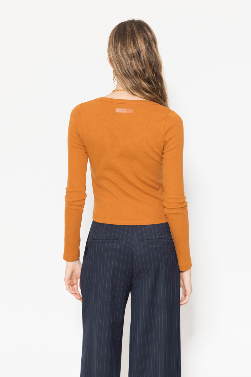 REMERA ESTEFI Caramelo