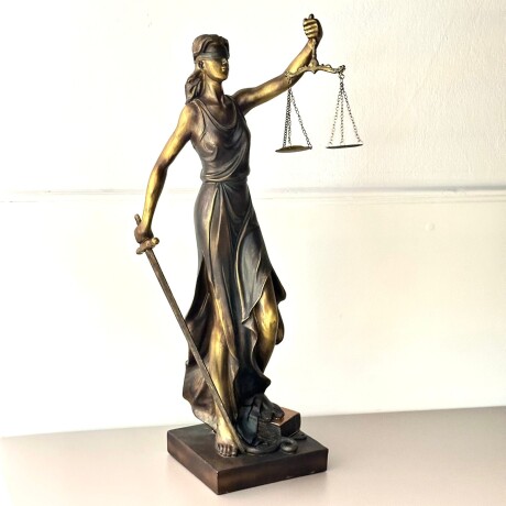 Escultura Dama De La Justicia Resina Alto 65cm x Ancho 19cm x Largo 18cm Escultura Dama De La Justicia Resina Alto 65cm x Ancho 19cm x Largo 18cm