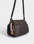 Bandoleras Bandolera Deportiva Con Charm - Marron Oscuro