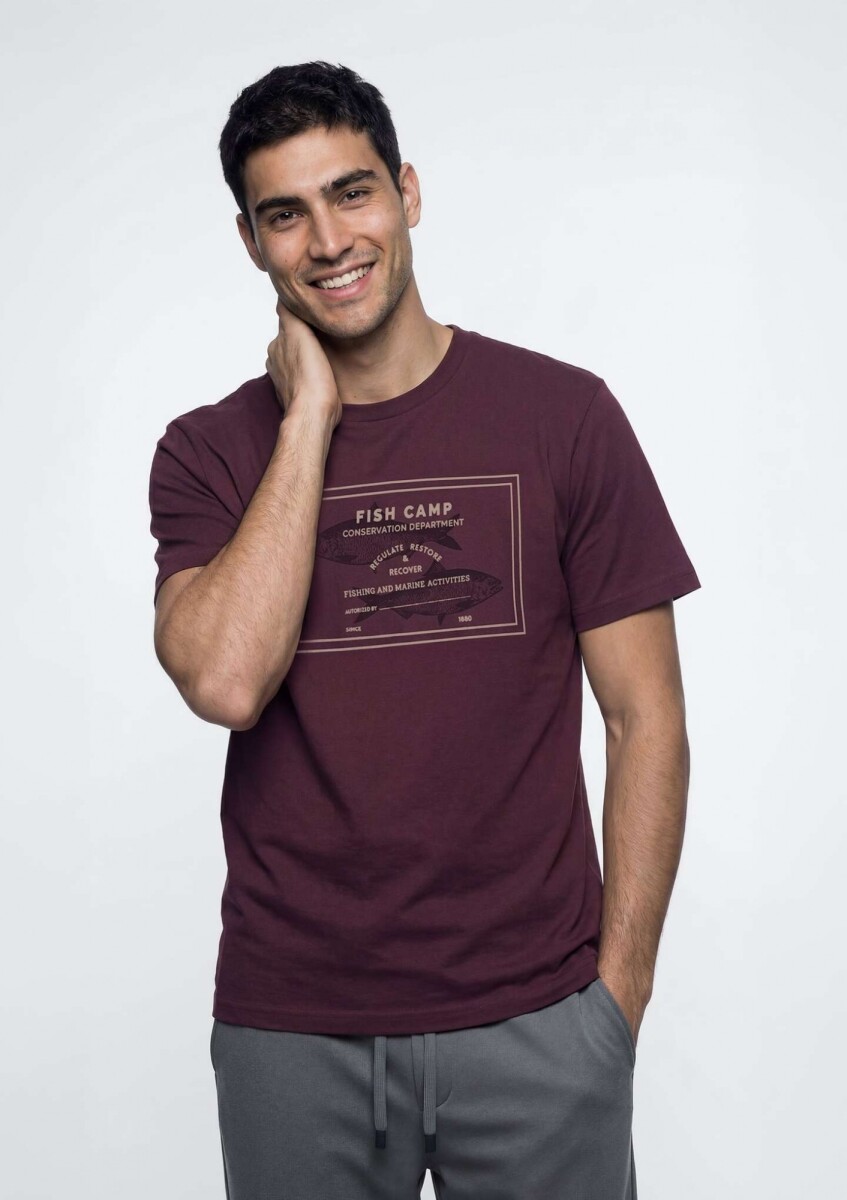 CAMISETA CON ESTAMPA MODELO REGULAR - BORDEAUX 