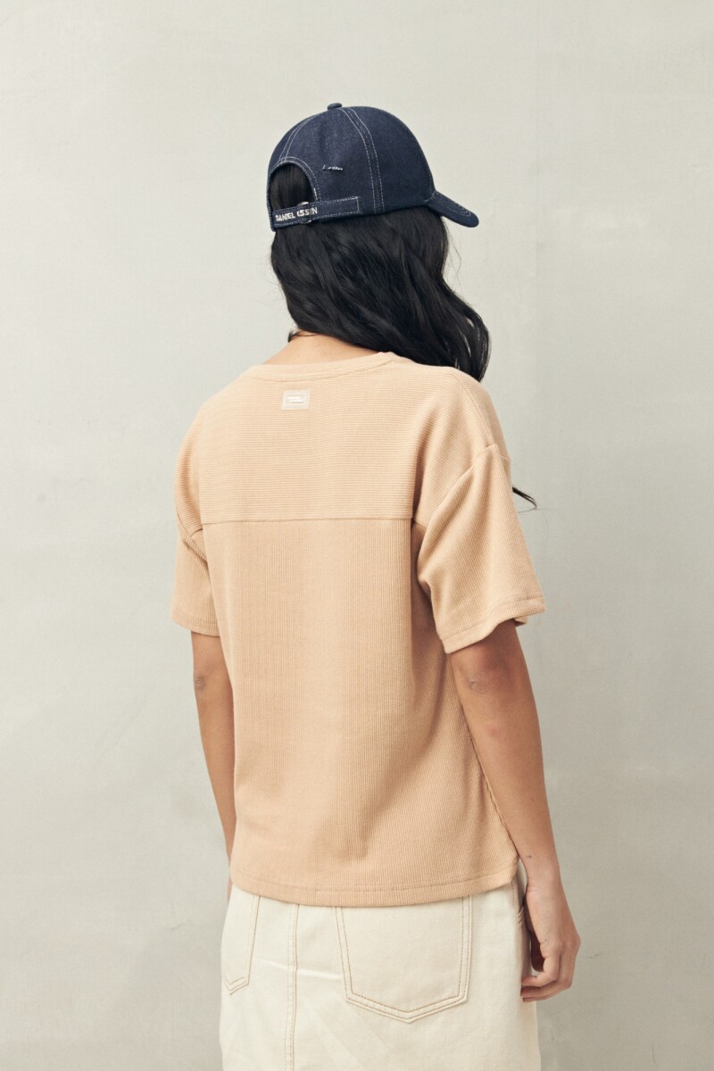 REMERA BASILE Caramelo