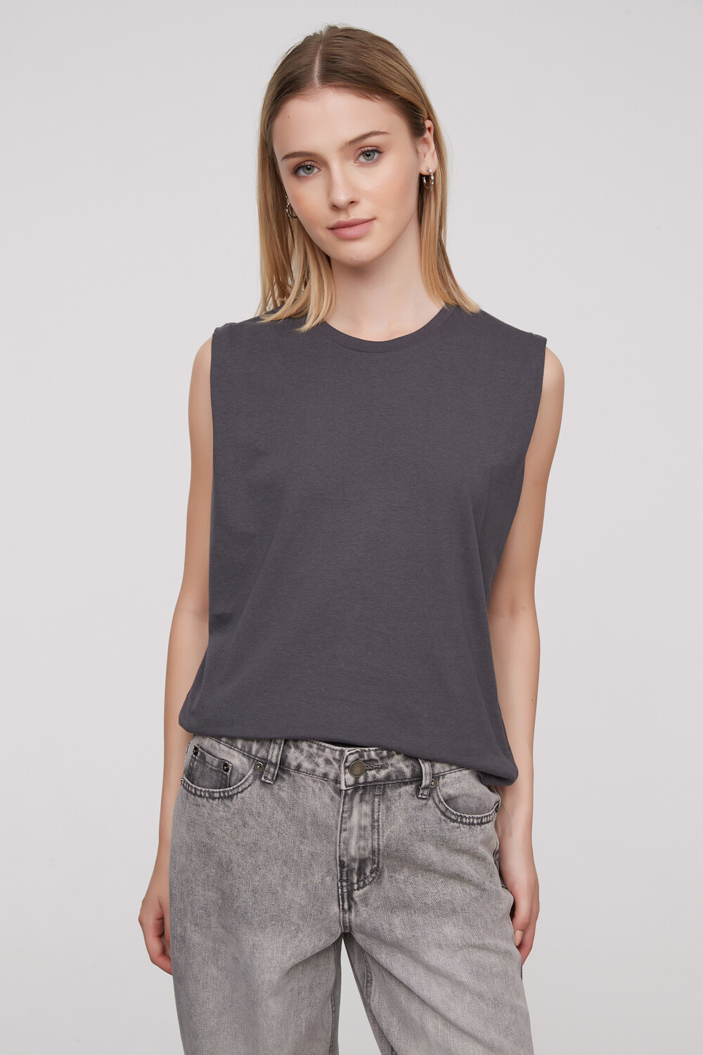 Remera Hortensia Gris Oscuro