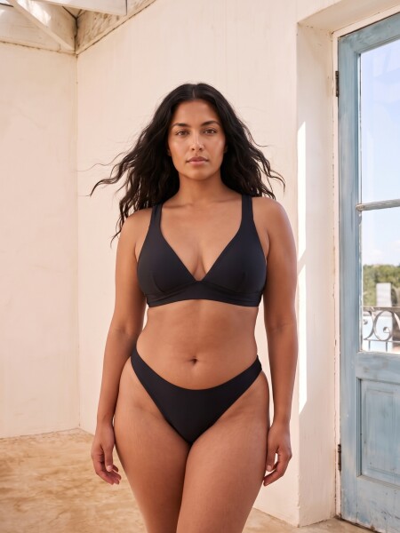TOP HALTER MERI CON COPA REMOVIBLE NEGRO