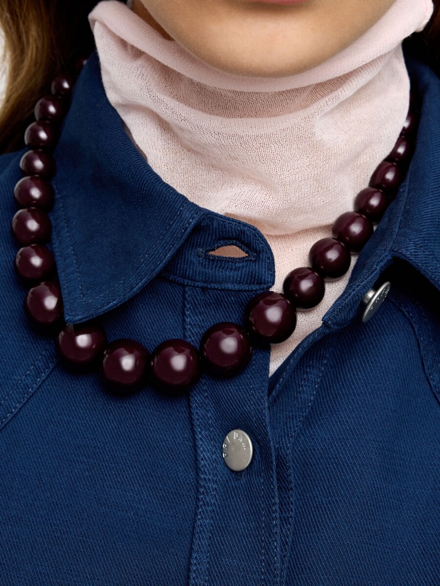 Collar Corto Con Abalorios burdeos