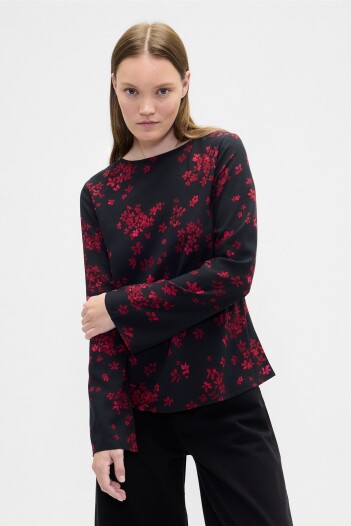 Remera Cuello Bote Mujer Black Red Floral