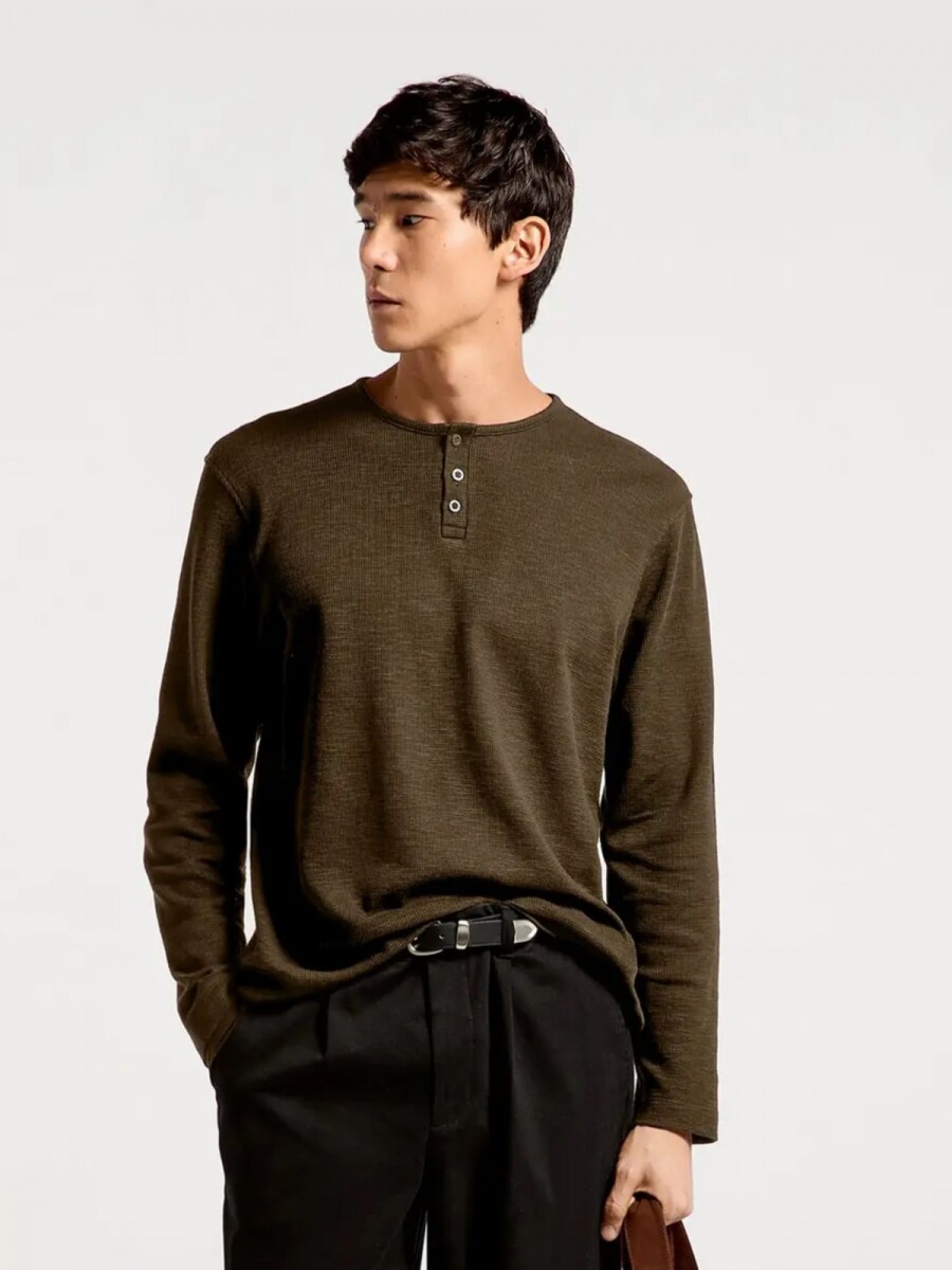CAMISETA TÉRMICA DE ALGODÓN MODELO HENLEY - VERDE 