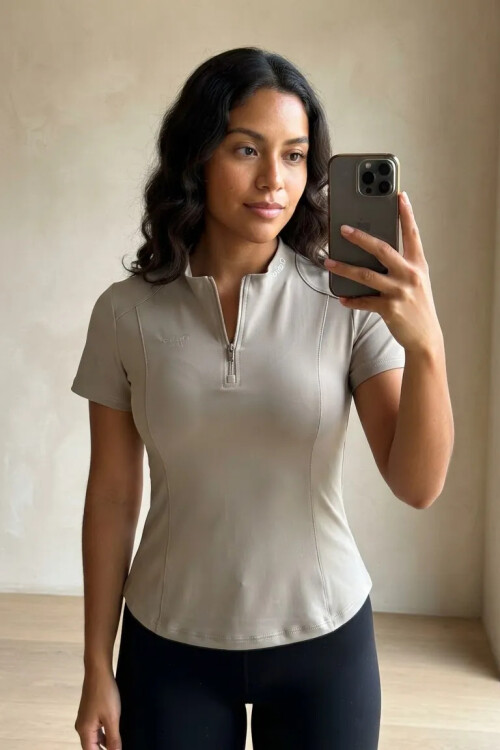 Remera Medio Cierre Oreiro Beige