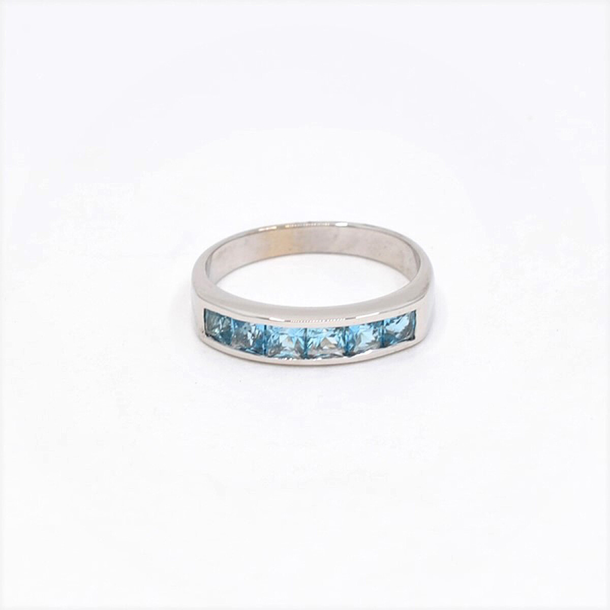 Anillo Medio Sin Fin En Oro Blanco 18K Y Topacios 