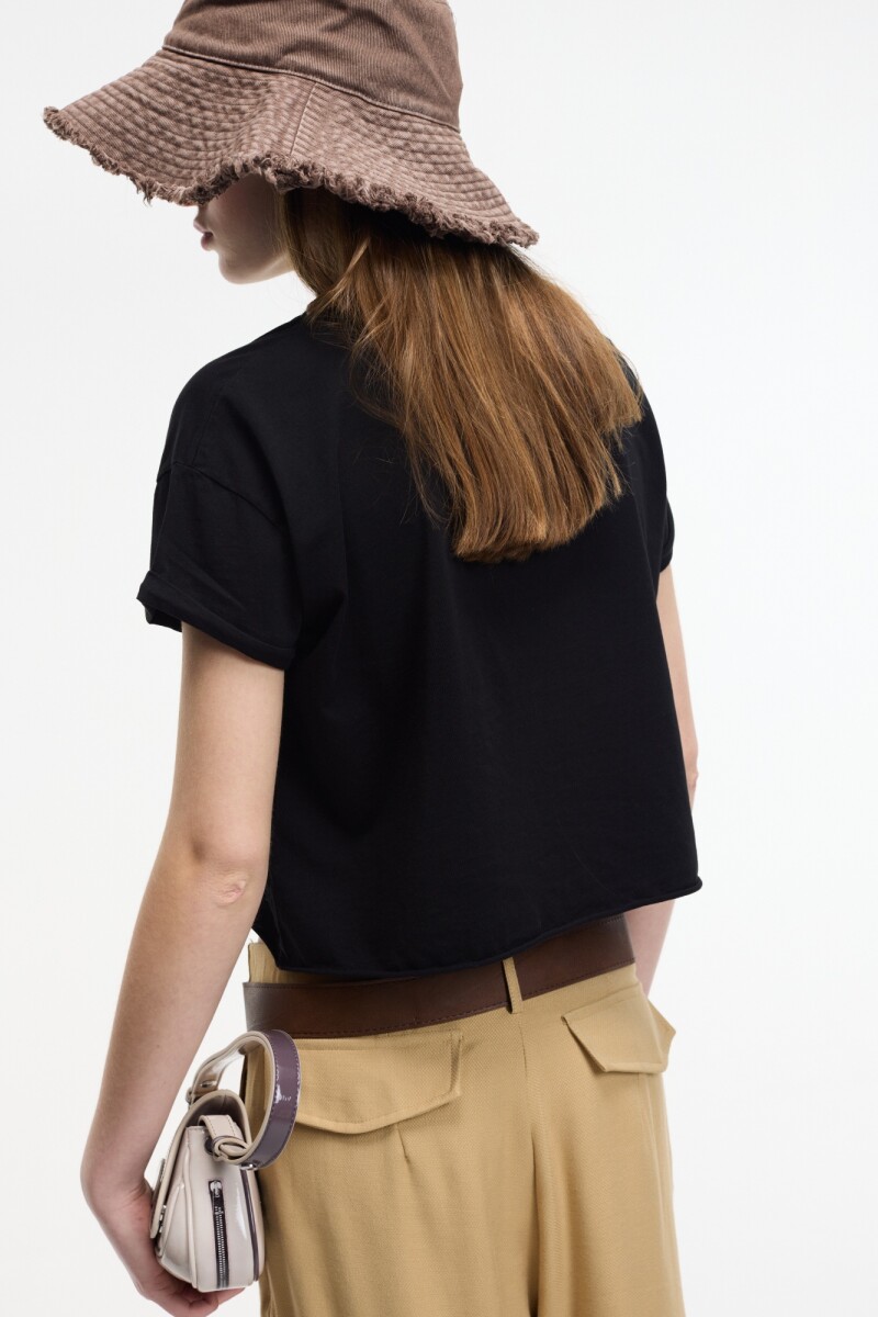 CAMISETA CROP Negro